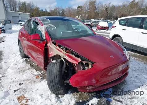 2025 Tesla Model Y Long Range Dual Motor All-Wheel Drive from USA, damaged, VIN 7SAYGDEE6SF302295